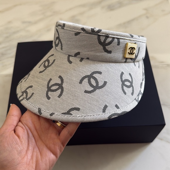Chanel visor - Picture 2 of 3